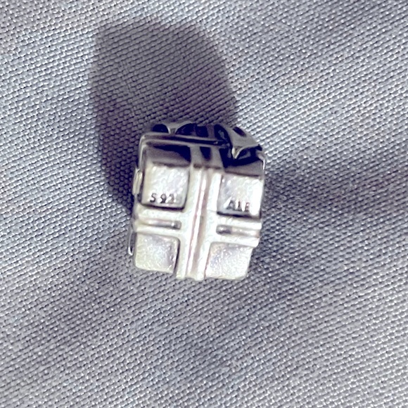 Pandora Gleaming Gift Present Charm - Picture 5 of 6